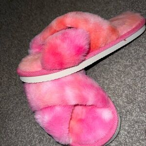 Pink Fuzzy Women's Slippers
